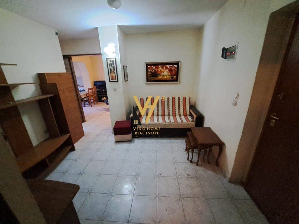 JEPET APARTAMENT 1+1+BLK ME QERA TE QYTET STUDENTI 40.000 LEKE 2