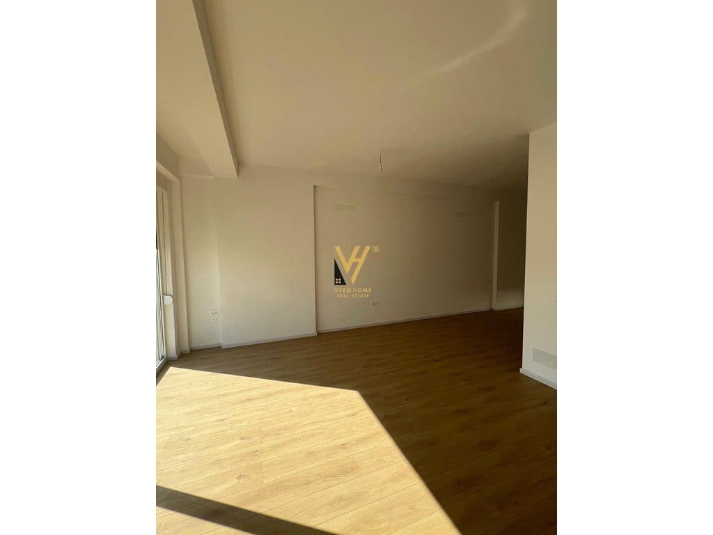 JEPET VILE DY KATESHE ME QERA TE ABA RESIDENCE , SAUK 1.200 EURO 3