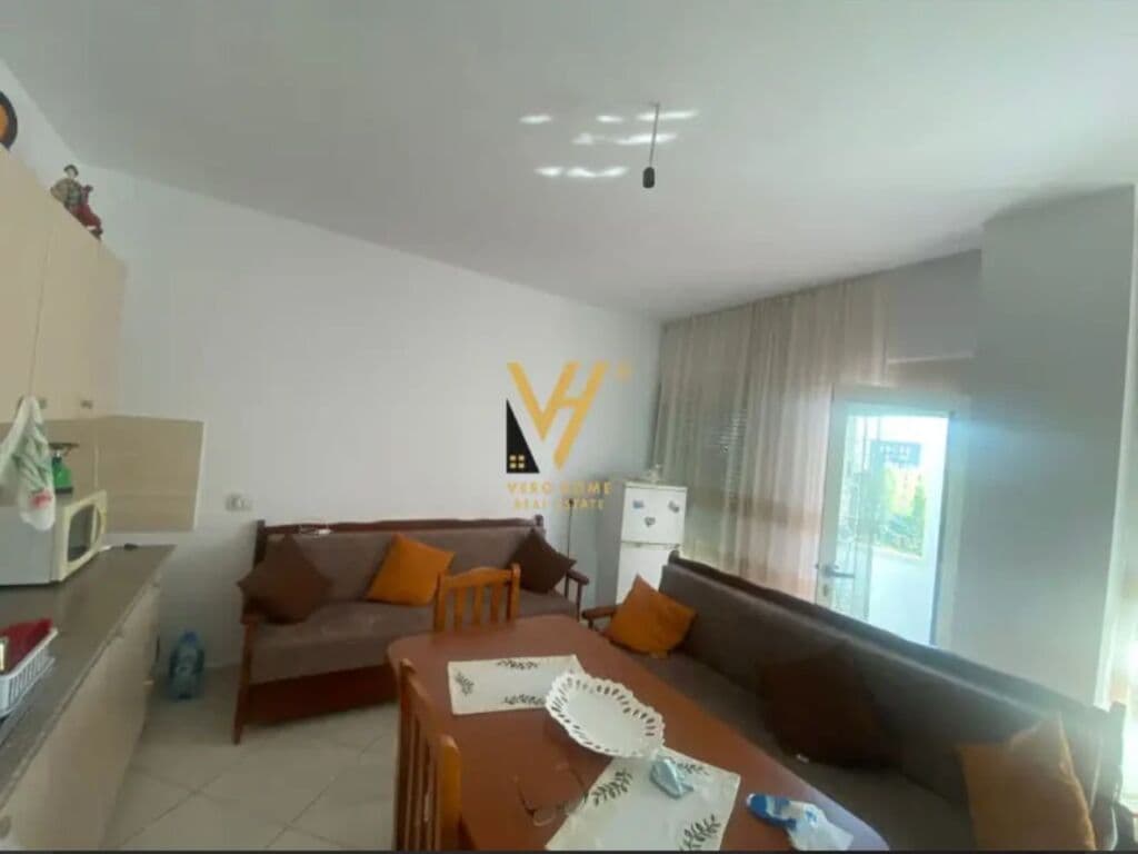 Shitet Apartament 1+1+ballkon te Kompleksi Uslluga , Bulevardi i Ri 76 m2 2