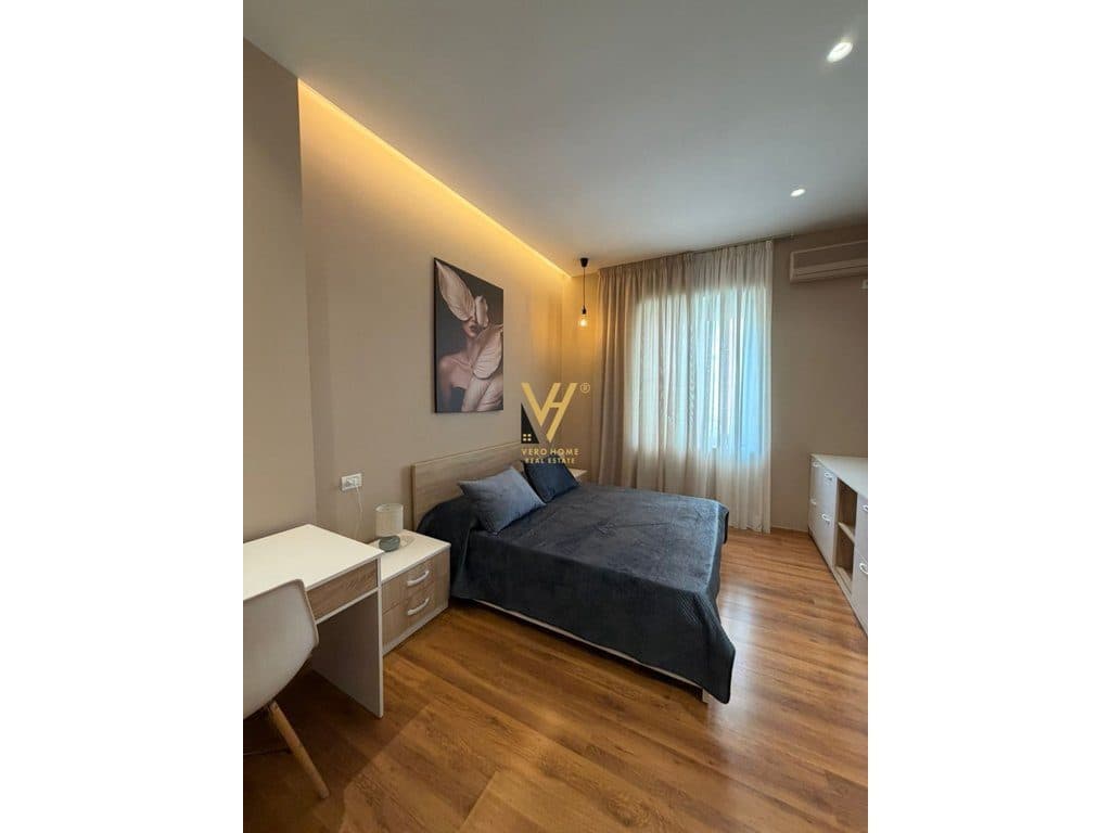 JEPET APARTAMENT 2+1 ME QERA TE BLLOKU 1.100 EURO 3