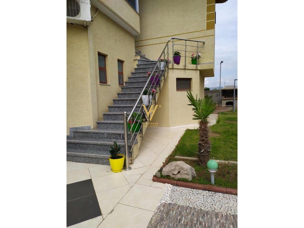 SHITET HOTEL TE AUTOSTRADA LEZHE–TIRANE 670.000 EURO