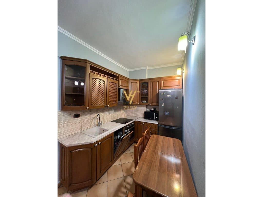 JEPET APARTAMENT 3+1+2 ME QERA TE KOMUNA E PARISIT 70.000 LEKE 2
