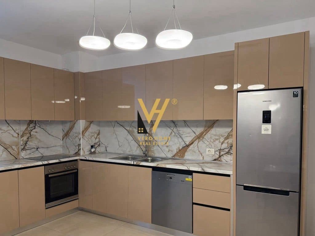 JEPET APARTAMENT 2+1+BLK ME QIRA TE RRUGA E DIBRES 70.000 LEKE 3