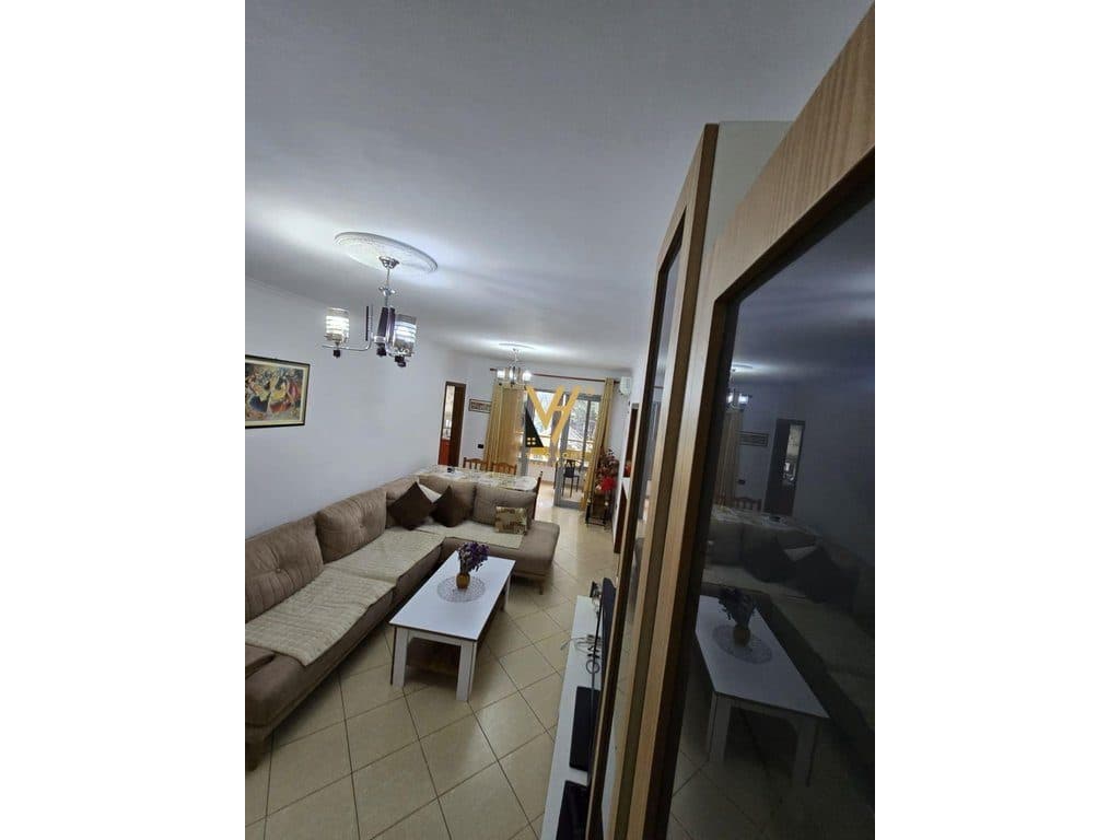 JEPET APARTAMENT 2+1+BLK ME QIRA TEK PALLATI ME SHIGJETA 550 EURO
