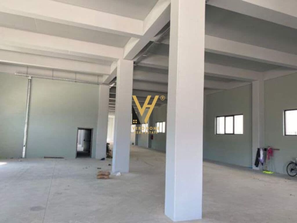 Jepet Magazine me qera te Rruga e Kavajes 450 m2