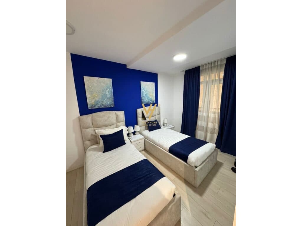 Shitet Apartament 2+1+ballkon te Ish Ekspozita Sot 80 m2 2