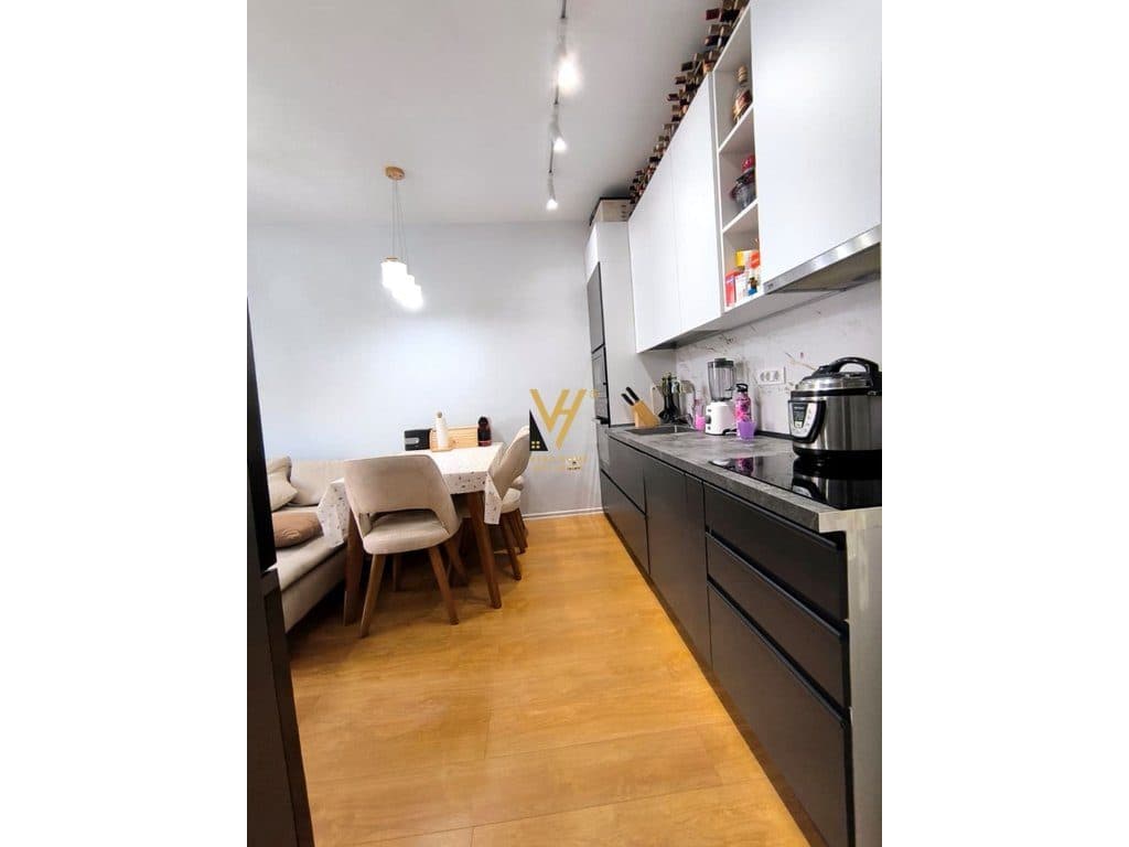 JEPET APARTAMENT 2+1+BLK ME QIRA TE KODRA E DIELLIT 65.000 LEKE 3