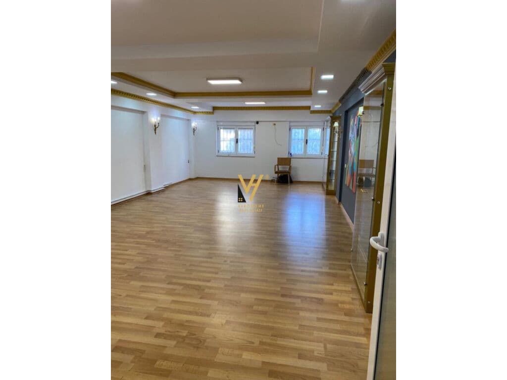 Jepet zyre me qera te Muzeu Kombetar 122 m2 3