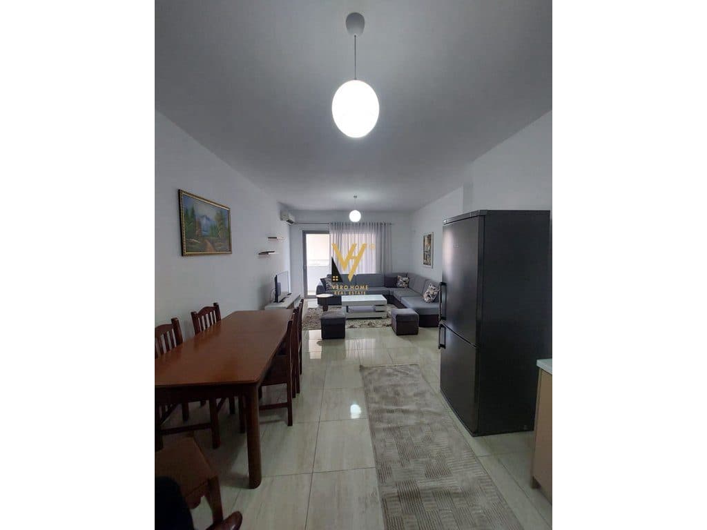 JEPET APARTAMENT 2+1+BLK ME QERA TE KOMUNA E PARISIT 70.000 LEKE