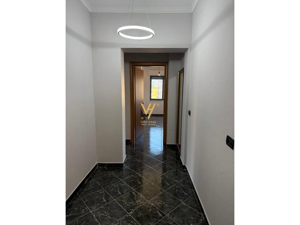 JEPET APARTAMENT 2+1+2+BLK ME QIRA TE RRUGA ELBASANIT 100.000 LEKE 4