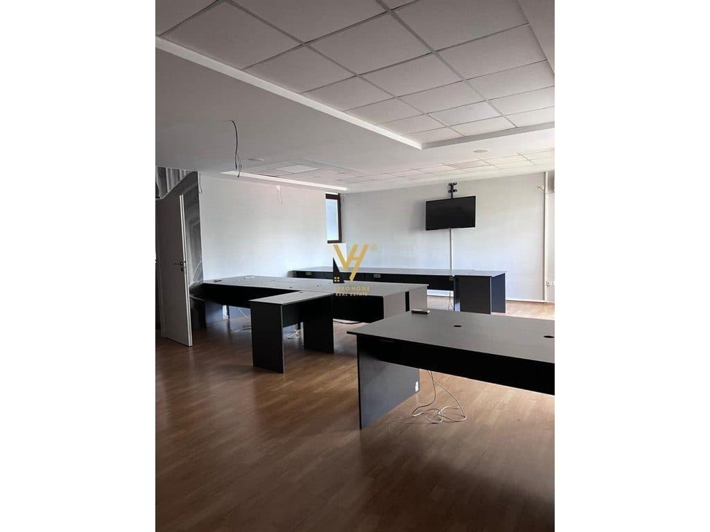 JEPET ZYRE 200 M2 ME QERA NE BLLOK 200.000 LEKE 3