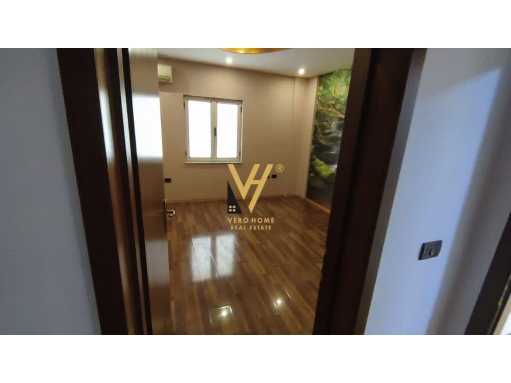 Jepet ambient biznesi me qera ne Blloku 120 m2 2