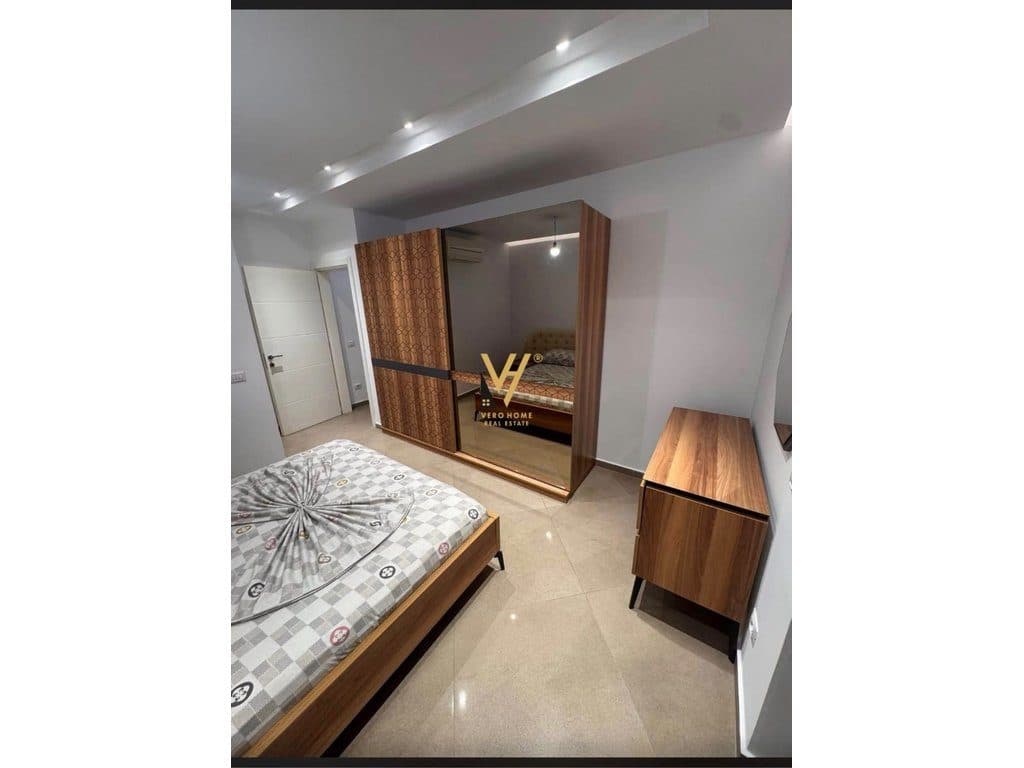 JEPET APARTAMENT 2+1+2 ME QIRA NE RING CENTER 1.000 EURO 4