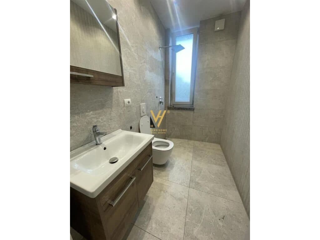 Jepet zyre me qera te Stadiumi Dinamo 65 m2 2