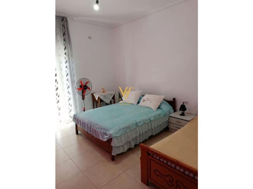 Shitet Vile dy kateshe dhe Truall ne Sarande 340 m2 3