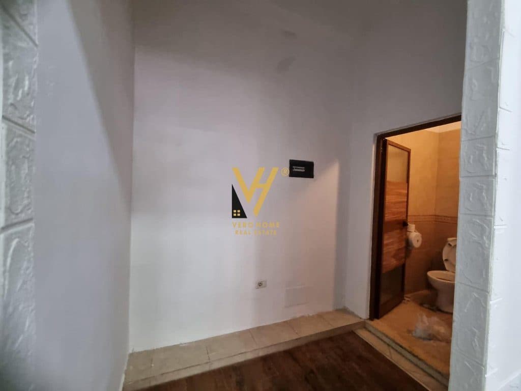 JEPET AMBIENT BISNESI 50 M2 ME QERA NE MYSLYM SHYR 60.000 LEKE 4