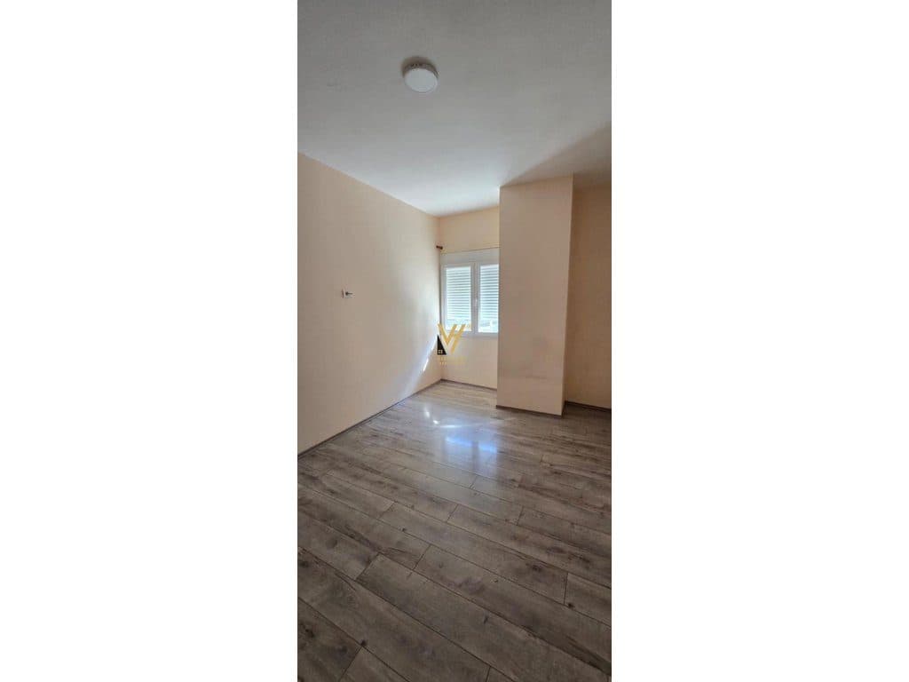 JEPET ZYRE 1+1 ME QERA, MYSLYM SHYR 550 EURO 2