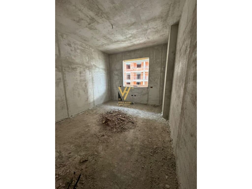 Shitet Apartament 2+1+ballkon te Kompleksi Univers City 96 m2