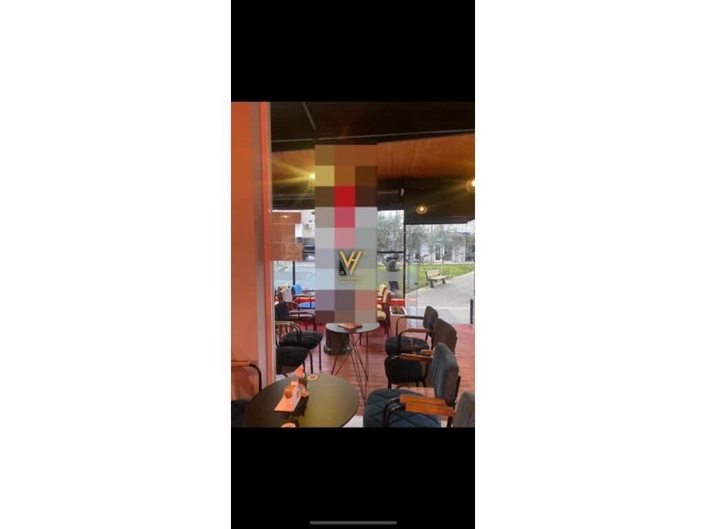 Shitet bar -kafe te 21 Dhjetori 150 m2 2