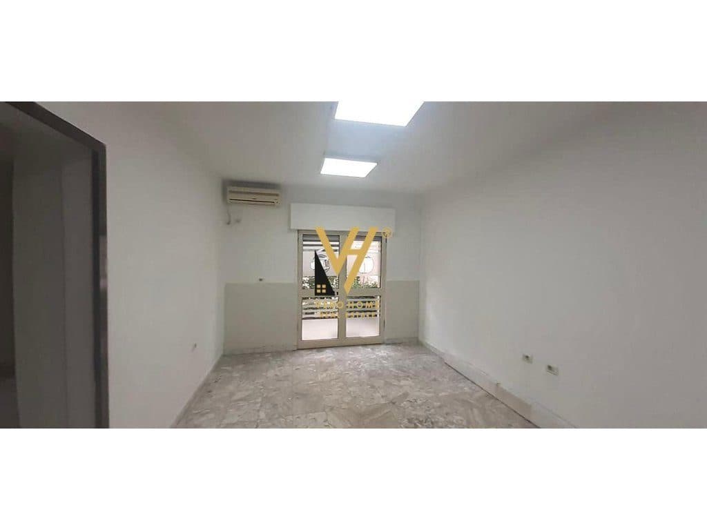 JEPET ZYRE 37 M2 ME QIRA, TEK MYSYLM SHYRI,550 EURO