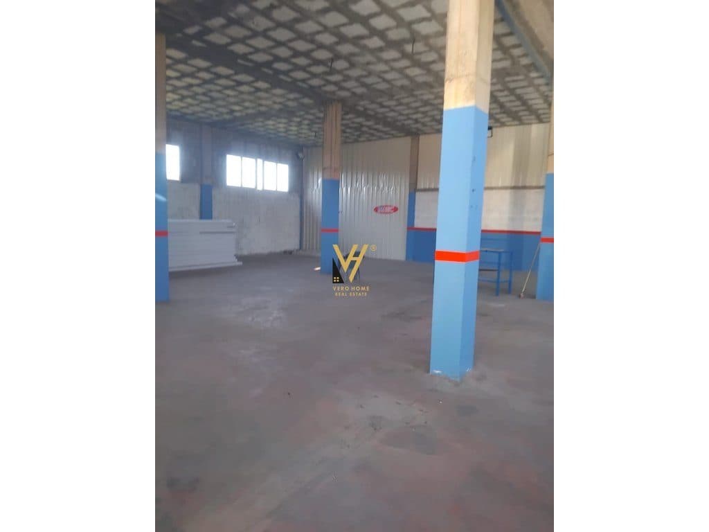 JEPET MAGAZINE 400M2 ME QERA NE VORE 1.200 EURO