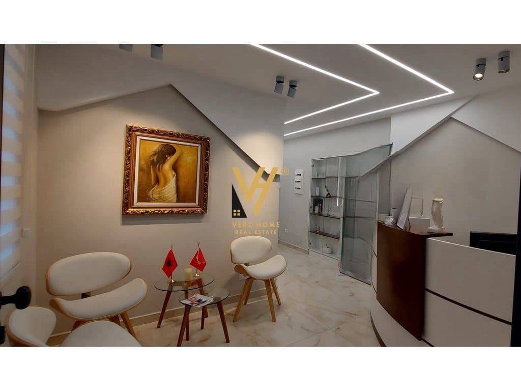 JEPET AMBIENT BIZNESI 70 M2 ME QERA TE RRUGA MINE PEZA 1.900 EURO