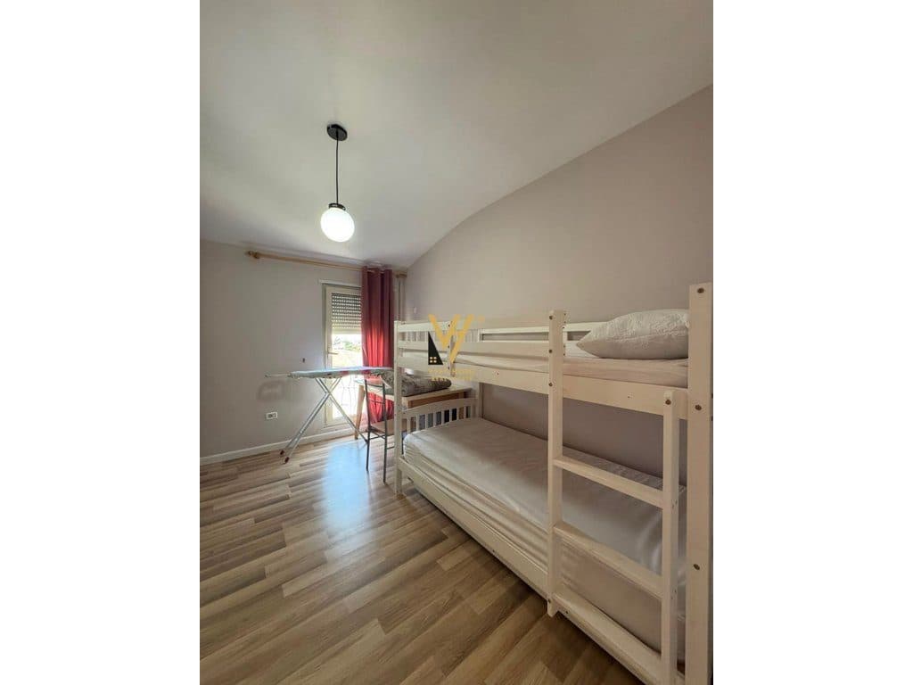 JEPET APARTAMENT 3+1+BLK ME QERA TE LIQENI THATE 600 EURO 4