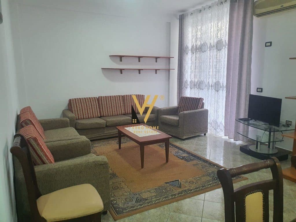 JEPET APARTAMENT ME QERA 3+1 PRANE KRISTAL CENTER 670 EURO