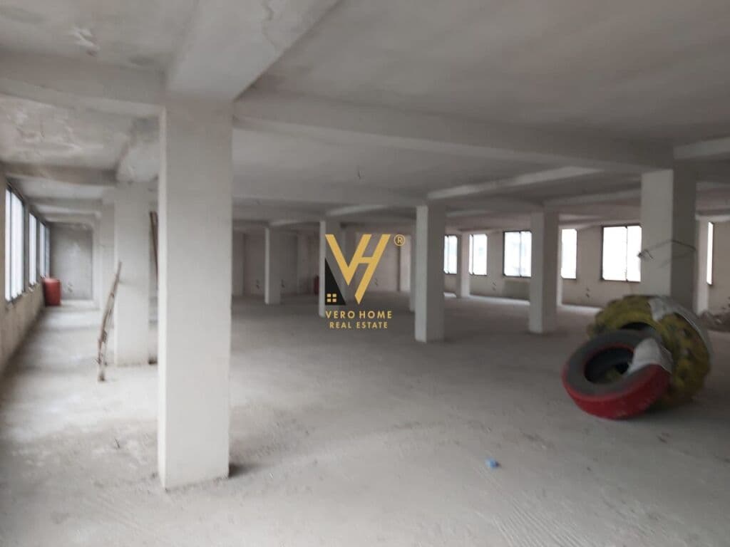 Jepet Ambient Komercial me qera te Rruga Irfan Tomini 420 m2 4