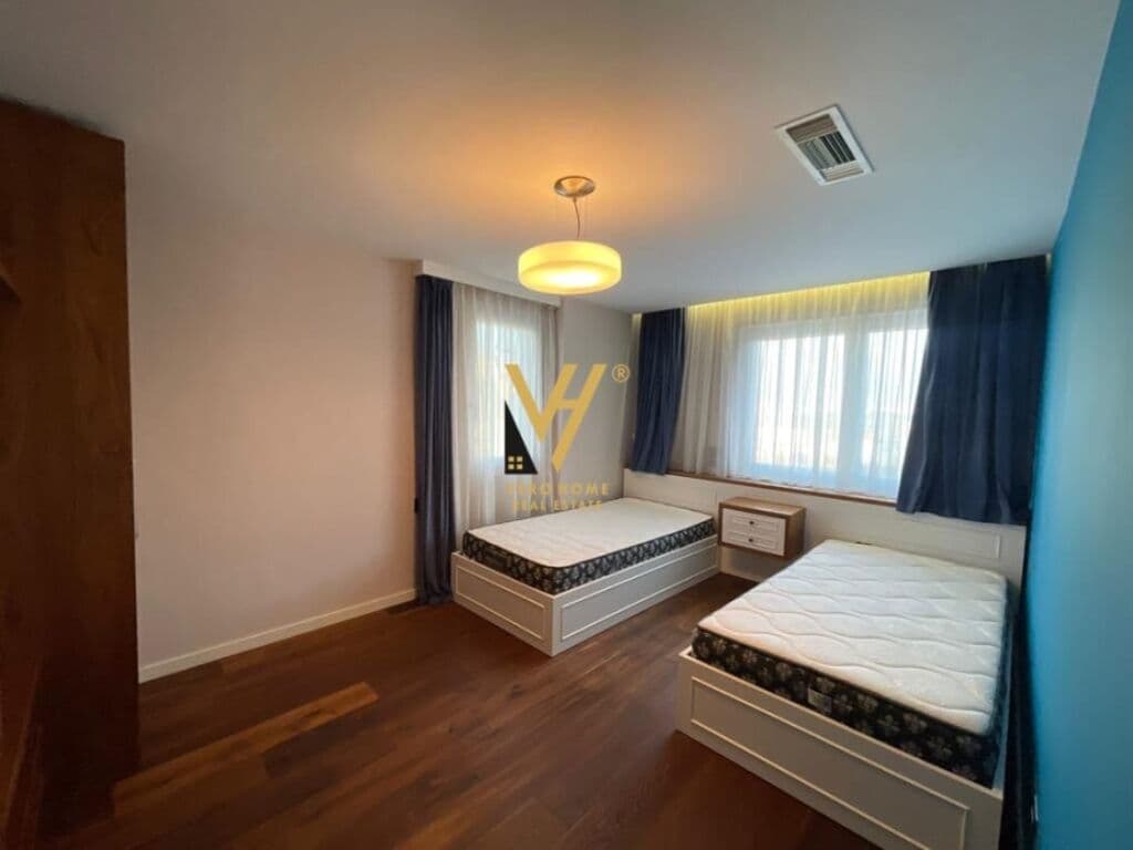 Jepet Apartament 3+1+2 me qera te Kopshti Botanik 200 m2 2