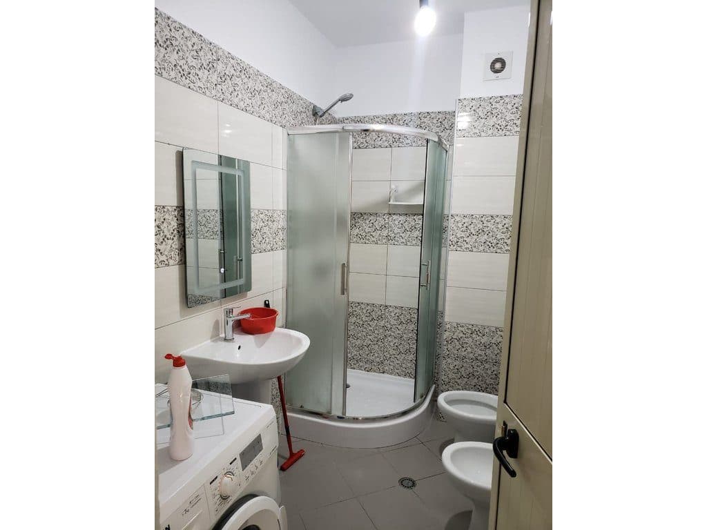 JEPET APARTAMENT 2+1+2 ME QERA TE STACIONI I TRENIT 75.000 LEKE 4