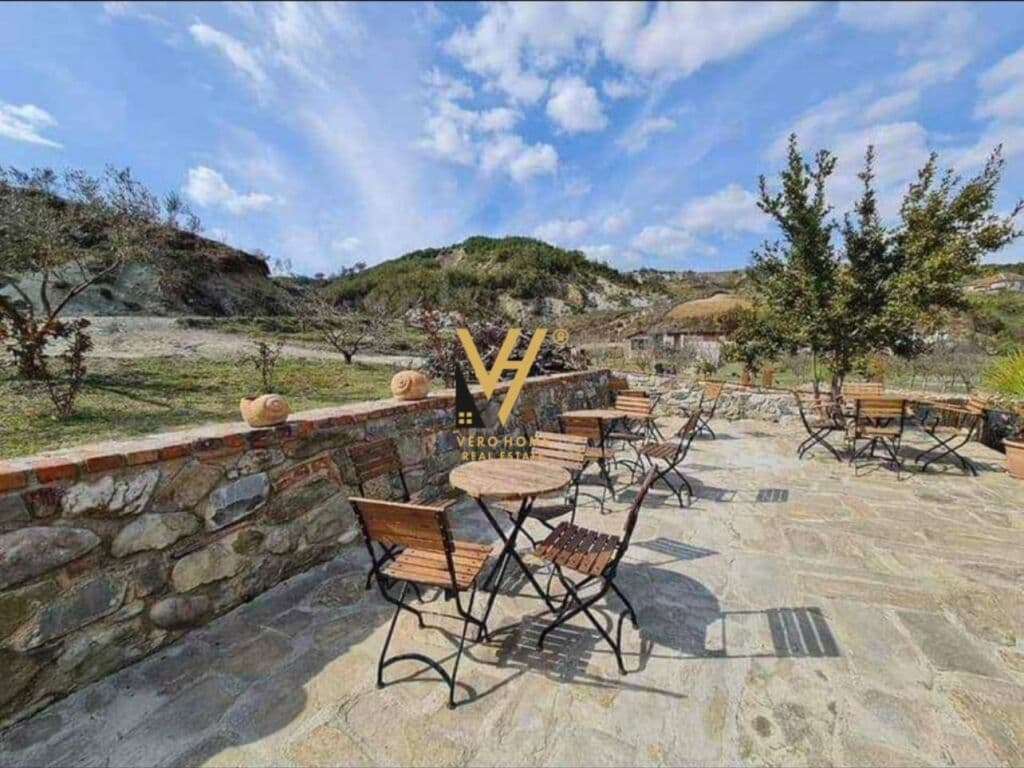 Shitet Ferme dhe Toke ne Baldushk 400 m2