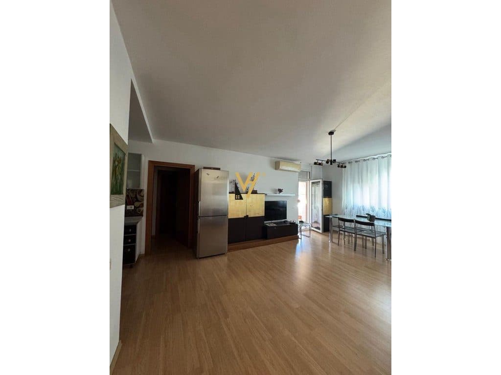 JEPET APARTAMENT 2+1+BLK ME QIRA TE KODRA E DIELLIT 1, 600 EURO