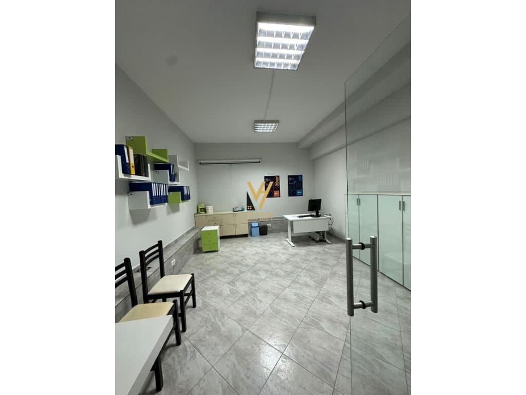 Jepet Zyre me qera te 21 Dhjetori 36 m2