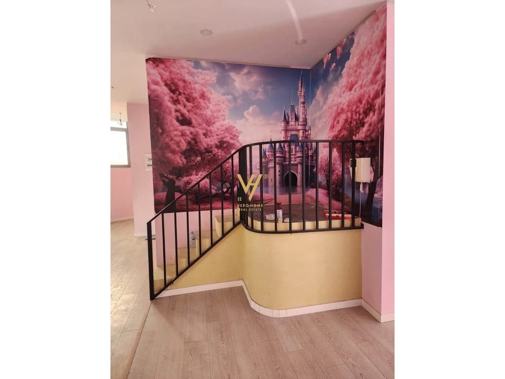 JEPET ZYRE 112 M2 ME QERA TE RRUGA E BARRIKADAVE 90.000 LEKE 3