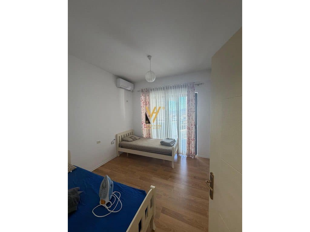 JEPET APARTAMENT 2+1+2+BLK ME QERA TE UNAZA E RE 60.000 LEKE 4
