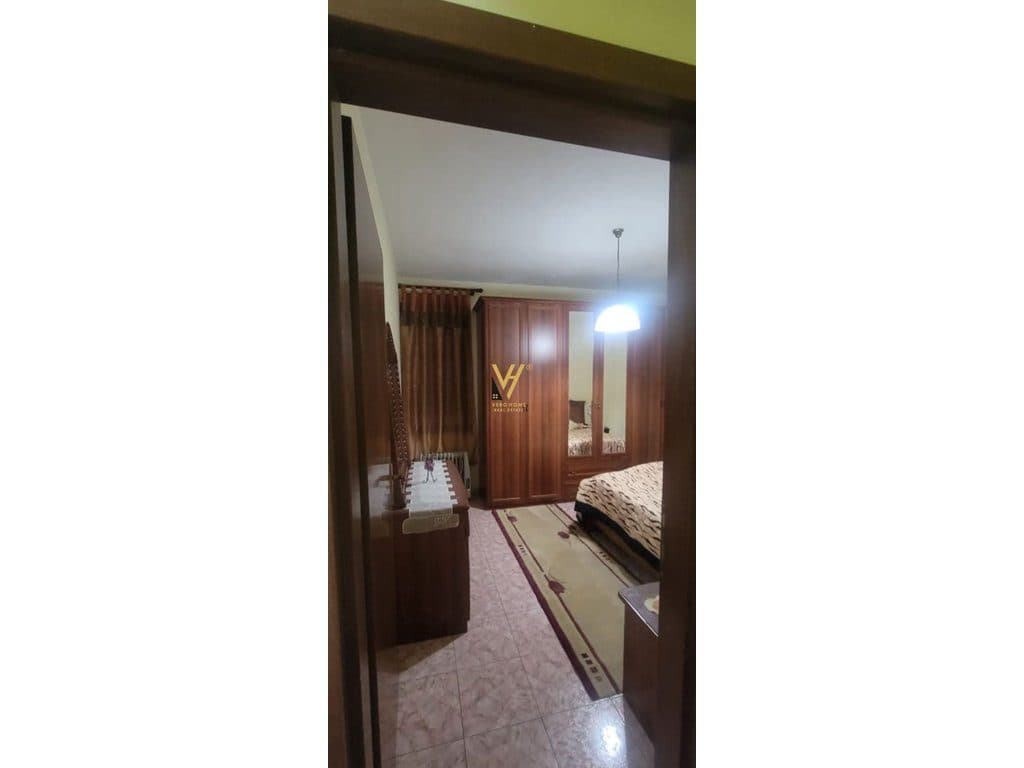 JEPET APARTAMENT 2+1+2+BLK ME QERA NE BLLOK 90.000 LEKE 3