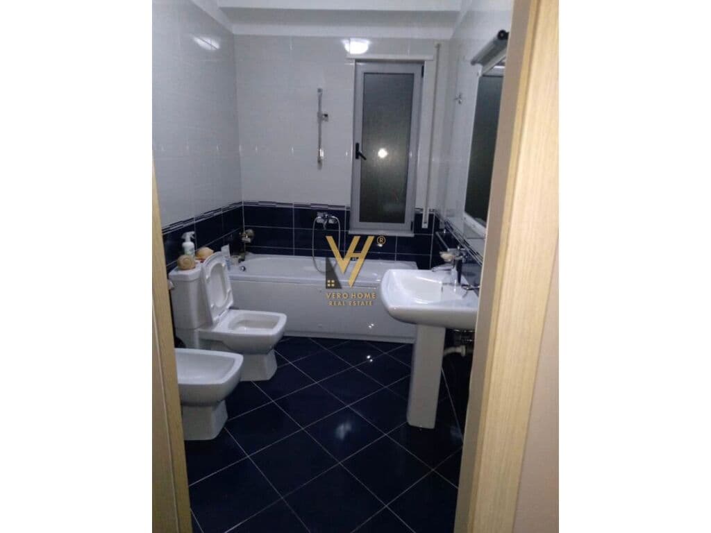 Jepet Apartament 2+1+2 me qera te Rruga Myslym Shyri 124 m2 4