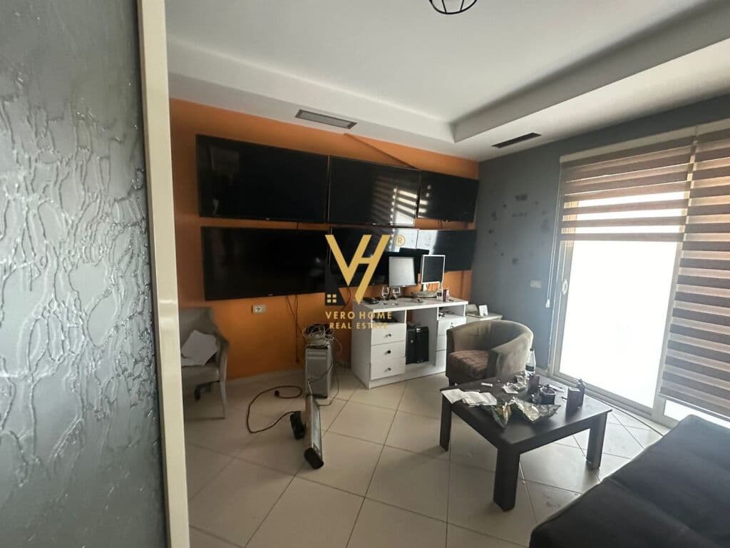 Shitet dy Dyqan ne Fresk 160 m2 4