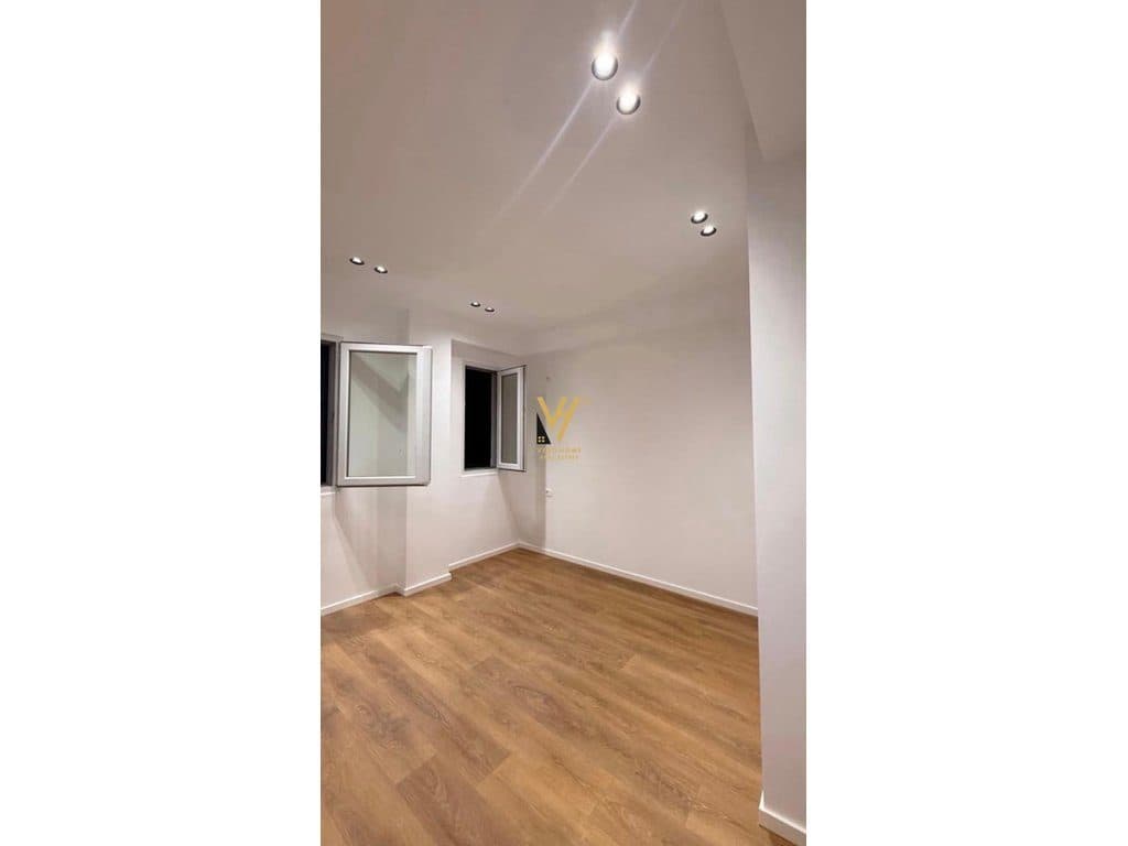 SHITET APARTAMENT 1+1 TE 21 DHJETORI 17.000.000 LEKE 2