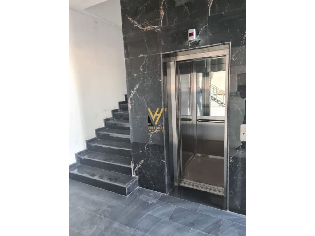 Jepet ambient biznesi me qera ne Kombinat 1030 m2 1