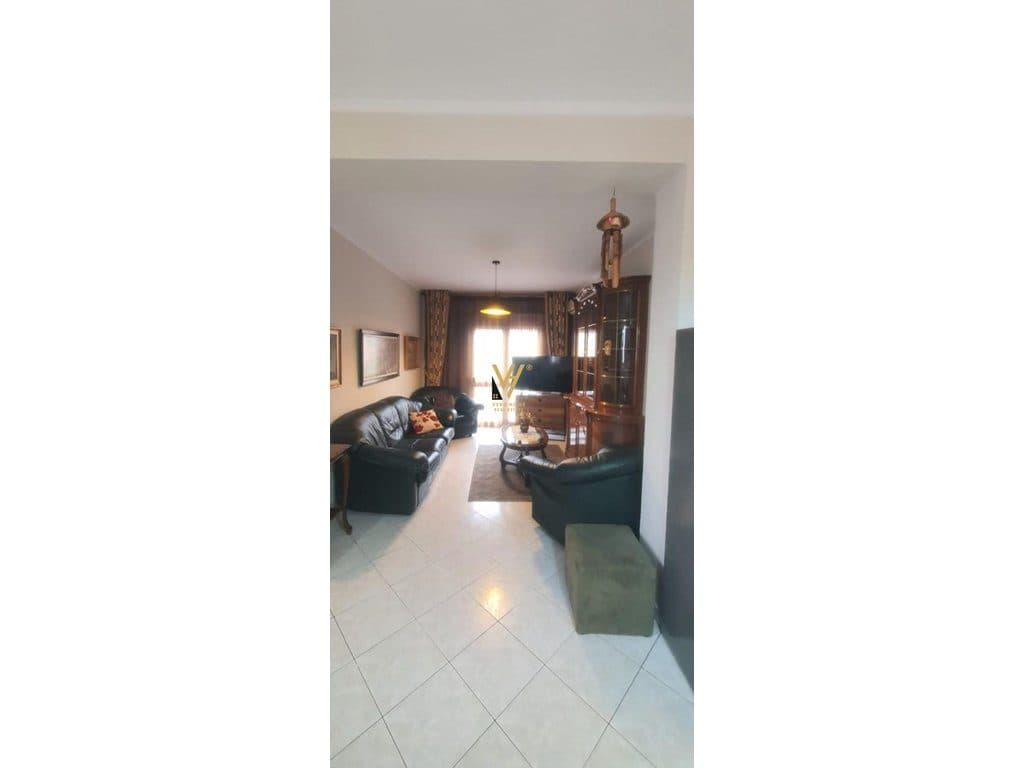 JEPET APARTAMENT 2+1+2 ME QIRA TE ALI DEMI 60.000 LEKE