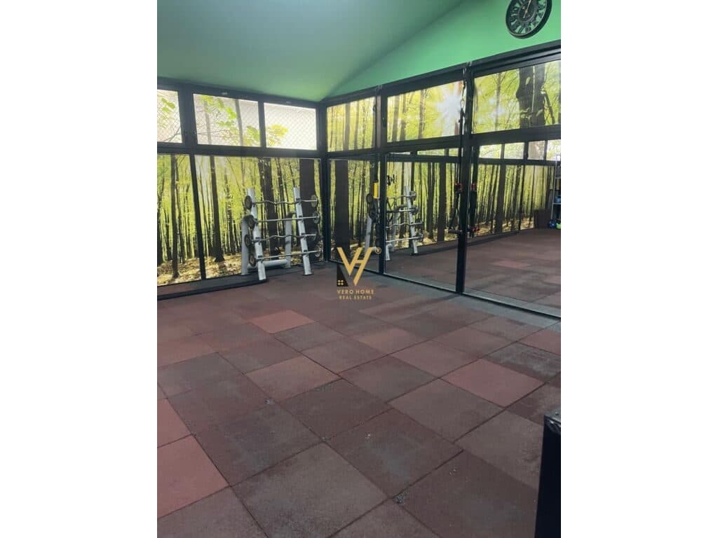 Shitet Biznes Palester te Komuna e Parisit 380 m2 2