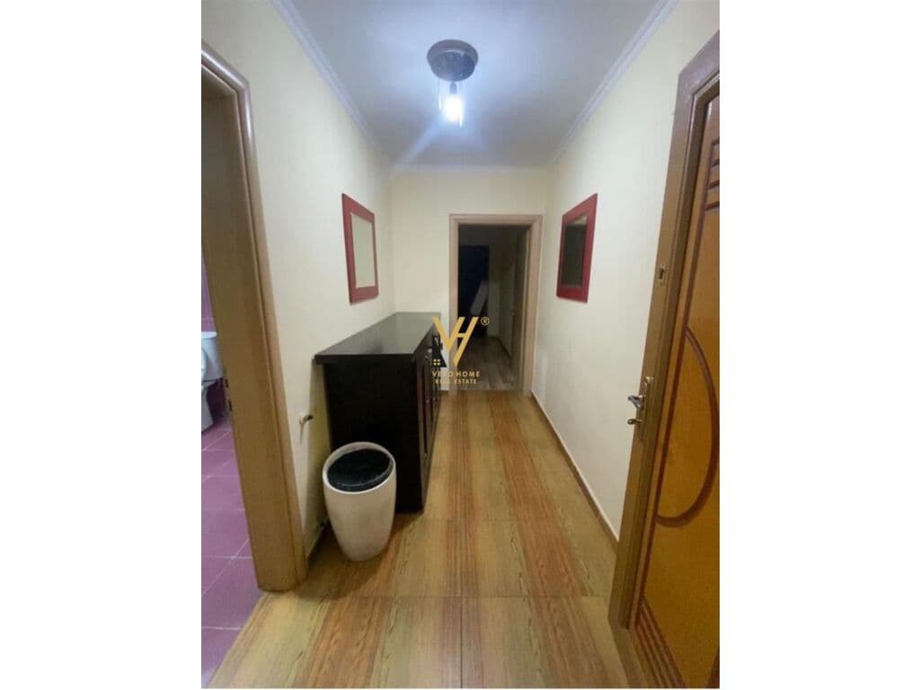 Jepet Apartament 2+1+ballkon me qera te Mozaiku , 21 Dhjetori 95 m2