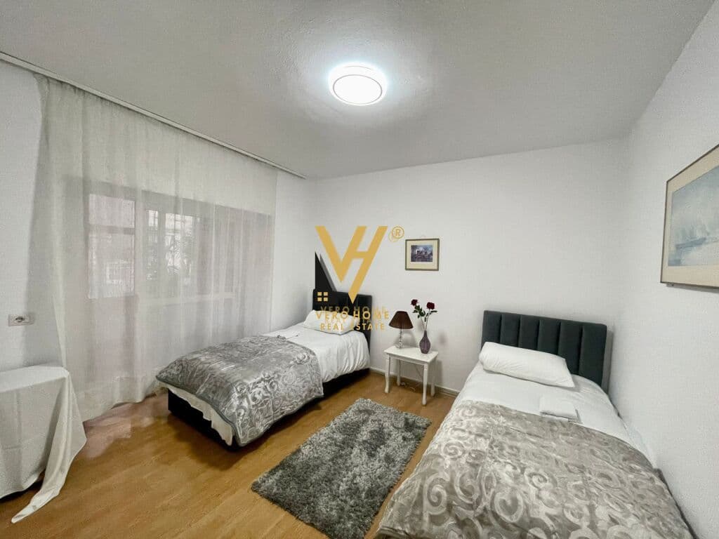 JEPET APARTAMENT 3+1+BLK ME QERA TE BRRYLI 600 EURO 3
