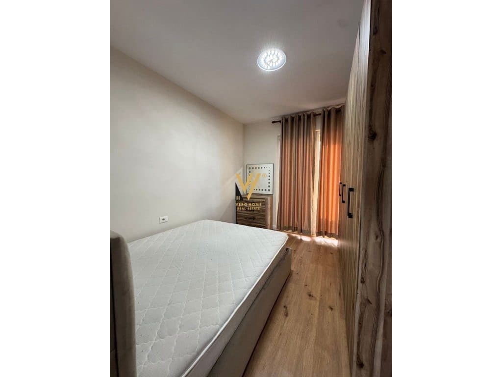 JEPET APARTAMENT 1+1+BLK ME QERA TE GRAND GALLERY , YZBERISHT 480 EURO 4