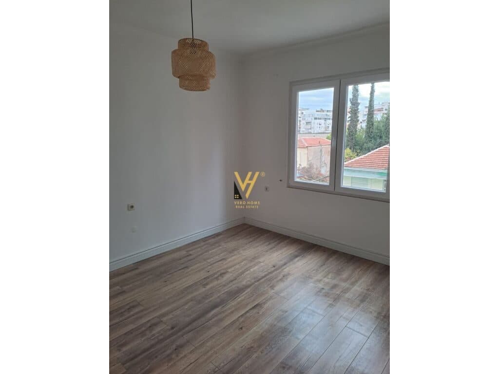 Jepet Zyre me qera te Rruga e Kavajes 80 m2 1