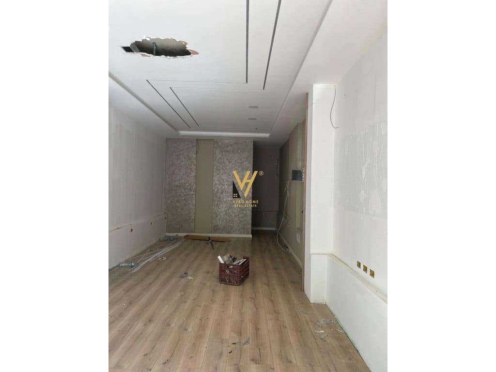 JEPET AMBIENT 40 M2 ME QERA TE ALI DEMI 600 EURO