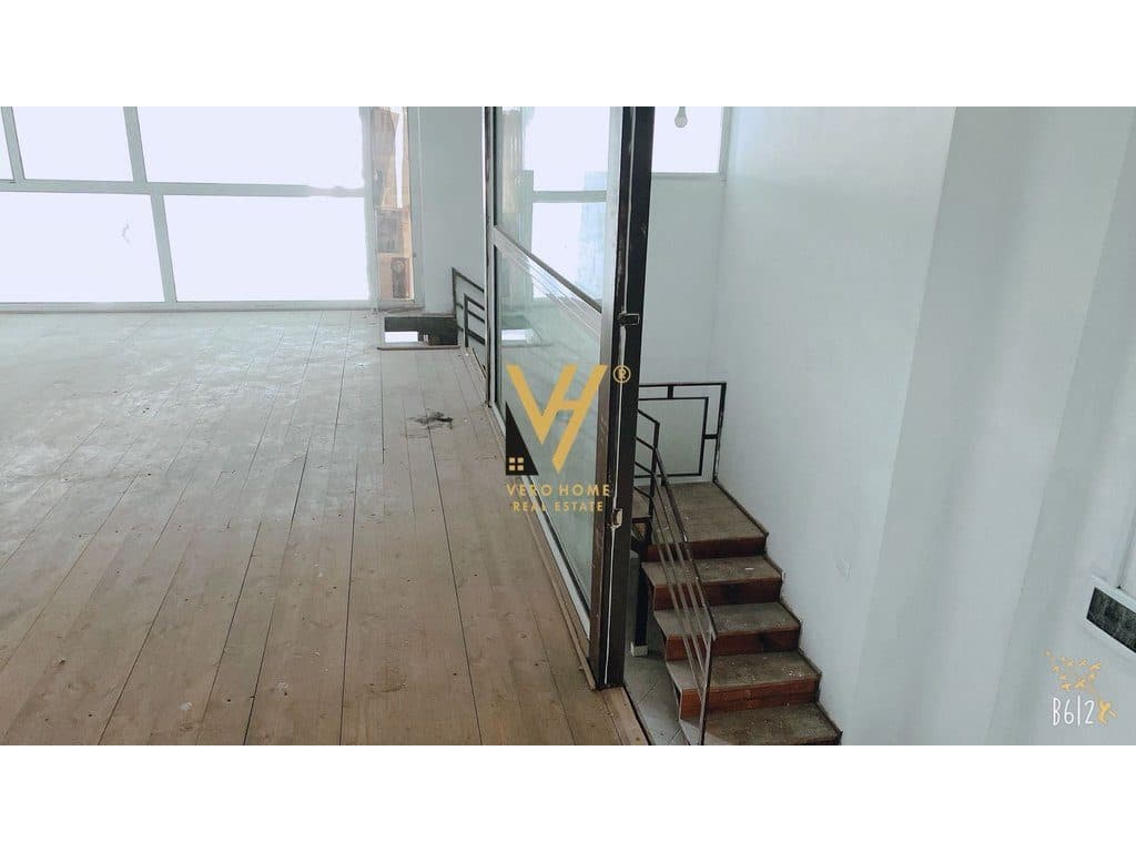 JEPET AMBIENT 160 M2 ME QIRA TE KTHESA E KAMZES 800 EURO 3