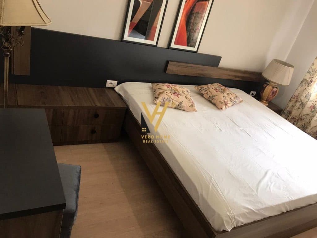 JEPET APARTAMENT 3+1+2+BLK ME QERA NE QENDER 1.100 EURO 3